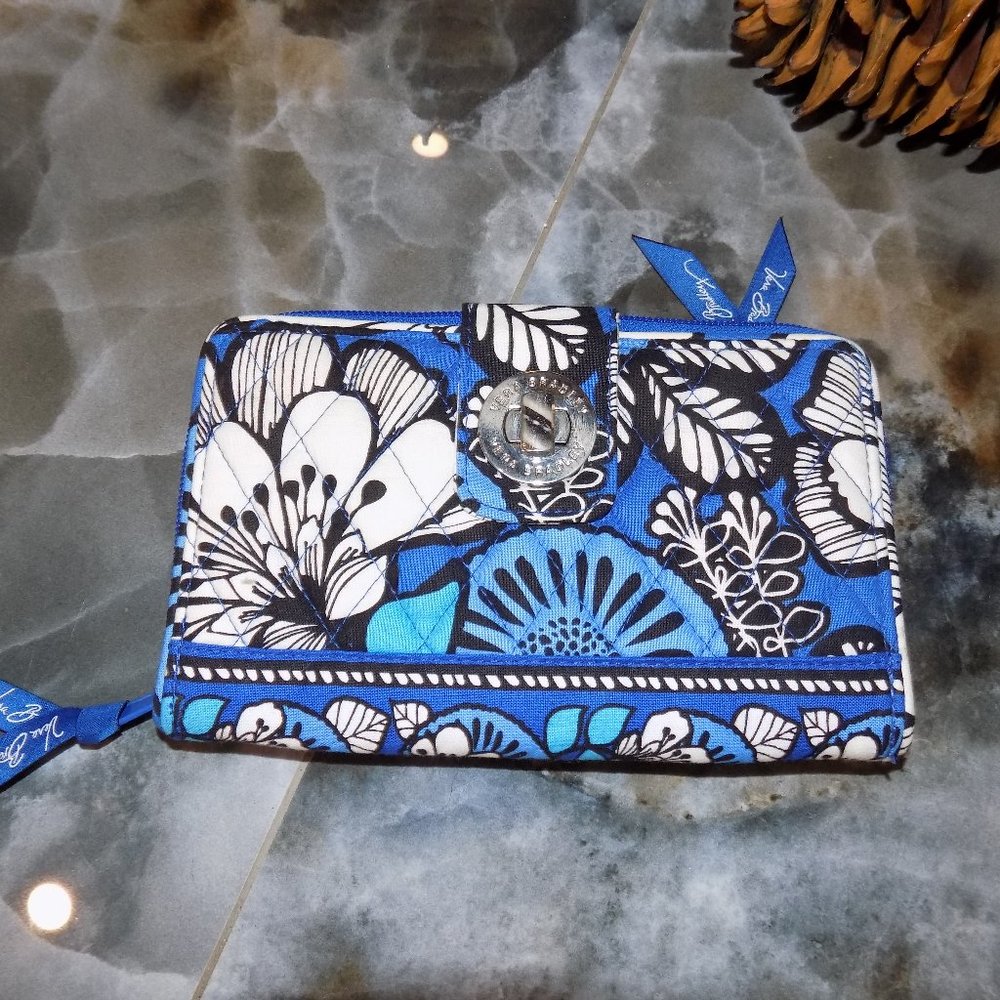 Vera Bradley Wallet Blue Bayou Turn Lock NWOT